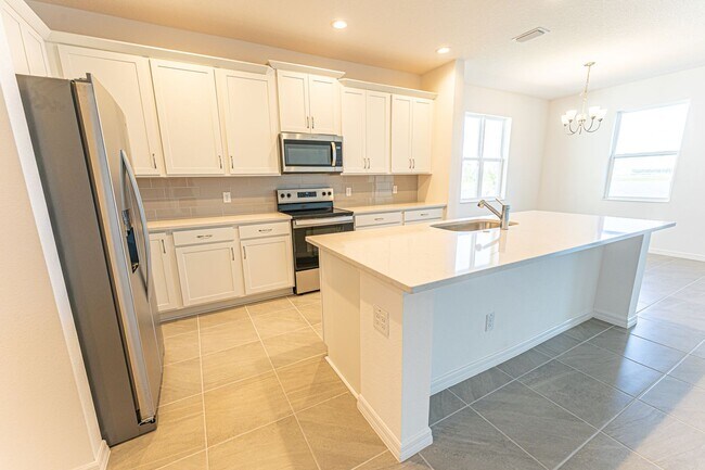 Building Photo - 5895 Vision Rd