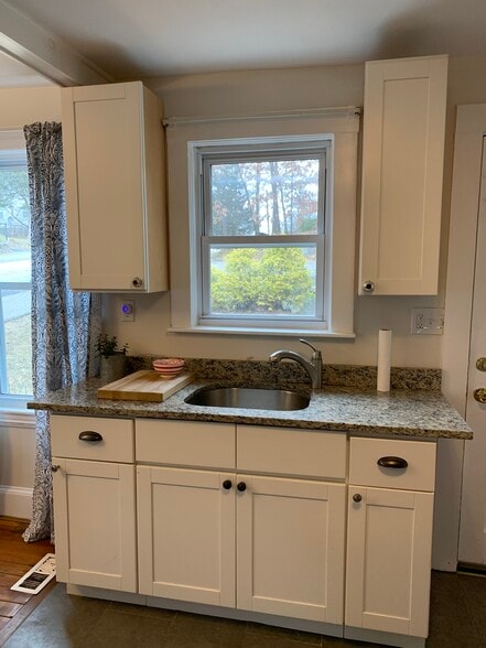 Building Photo - 62 Cedar St