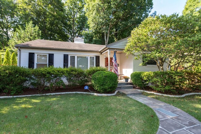 Building Photo - 3 Bed 2 Bath - Silver Spring Rambler - Upd...