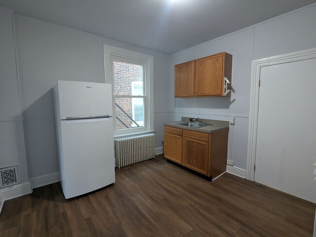 Building Photo - 263 E Chestnut St