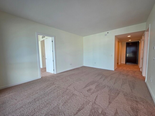 Building Photo - Fantastice High Rise with Full City Views!