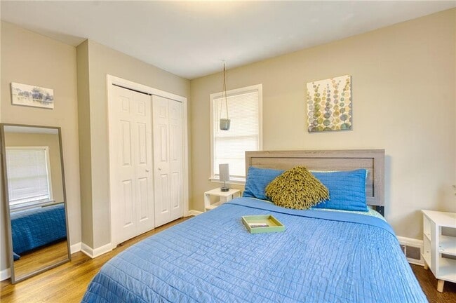 Building Photo - 2418 Brookdale Dr NE