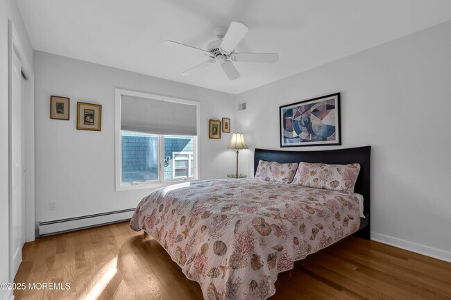 Building Photo - 913 N Ocean Ave