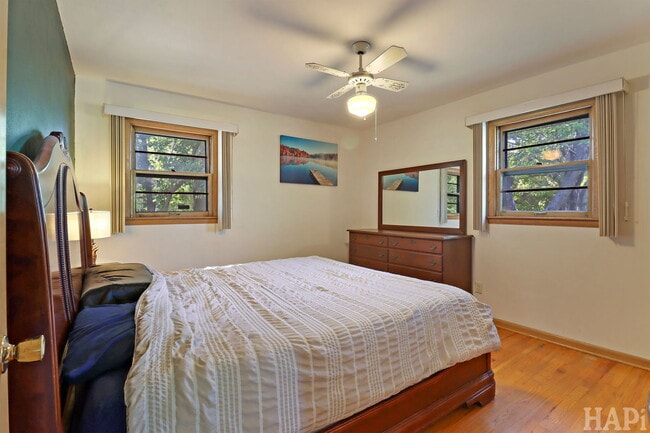 Building Photo - 4012 Pleasant Valley Blvd