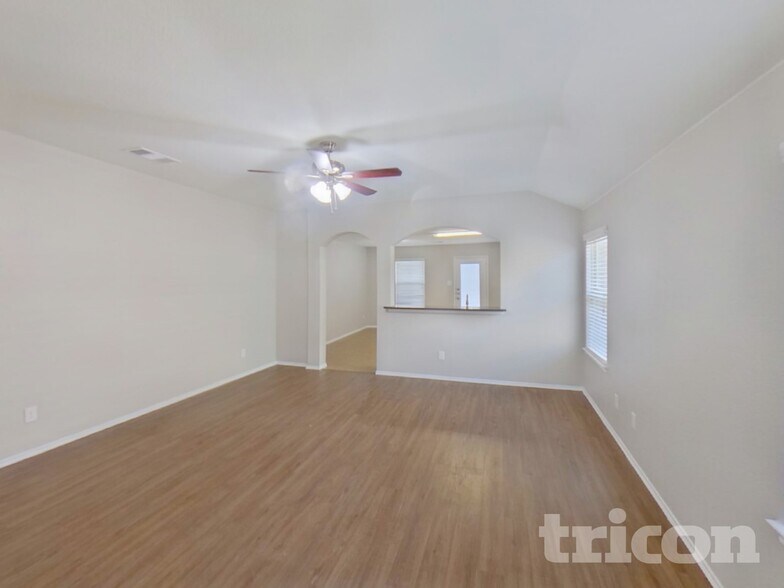 Building Photo - 1112 Roman Dr