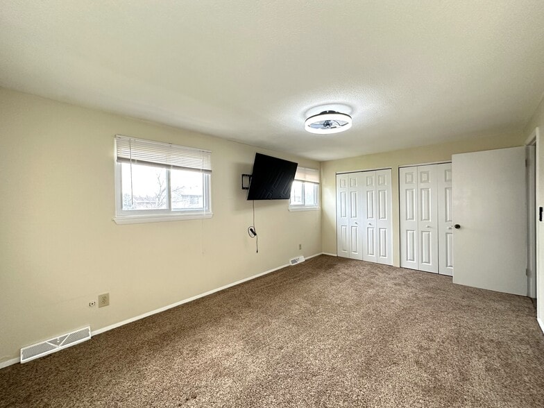 Building Photo - 362 Cameco Cir