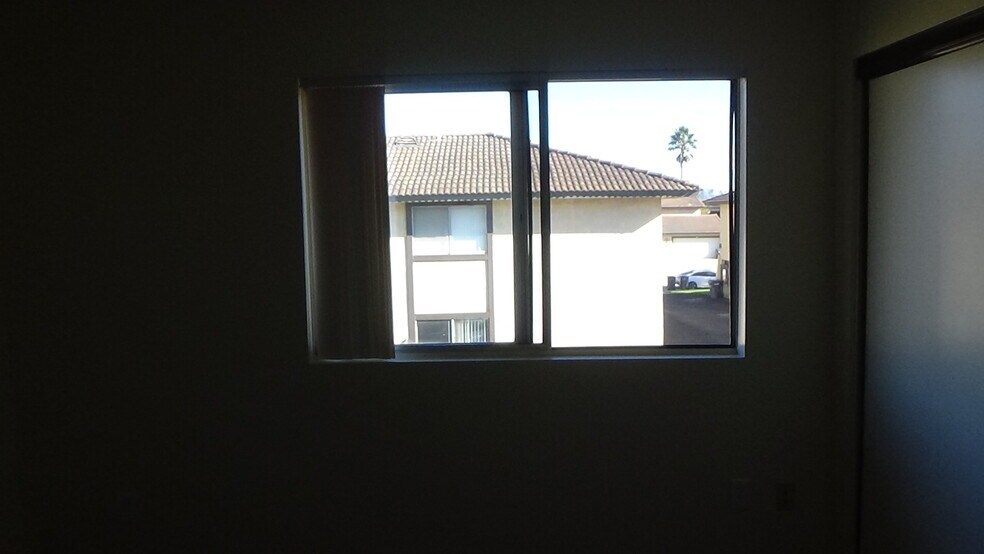 Bed1 - 725 Summerwood Ln