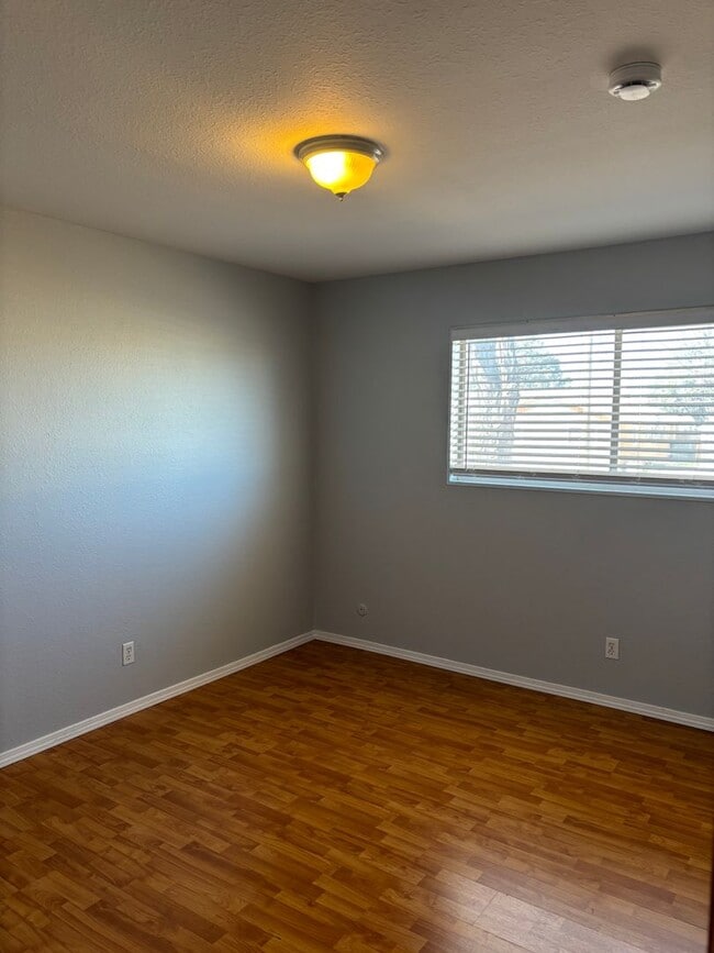 Building Photo - Foothills beauty! Must see!