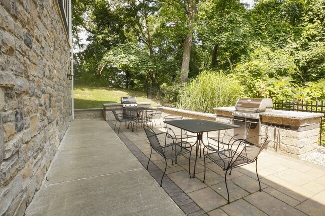 Community Picnic Area with Grills - 900 Starboard Side Ln