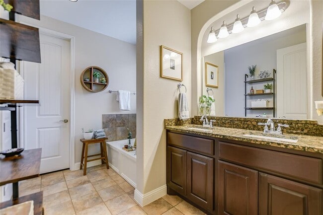 Building Photo - 2516 Amur Dr