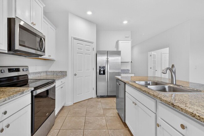 Building Photo - 10552 SW Toren Wy