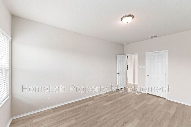 Building Photo - 7126 Mesa Cliffs