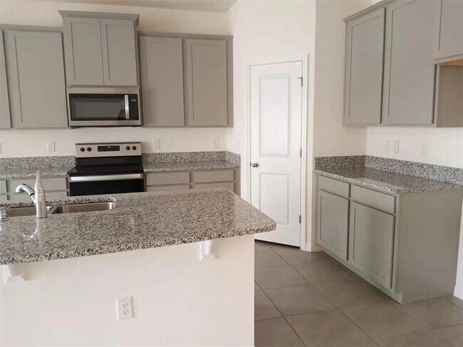 Building Photo - 13372 Golden Lime Ave