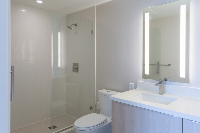 Building Photo - Surround Yourself in Luxury! Symphony Honolulu!