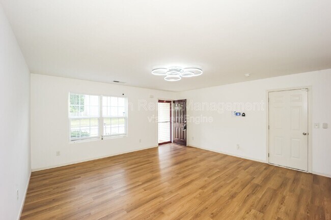 Building Photo - 2835 S Hills