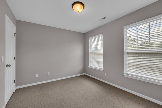 Building Photo - 5623 Crooked Creek Dr