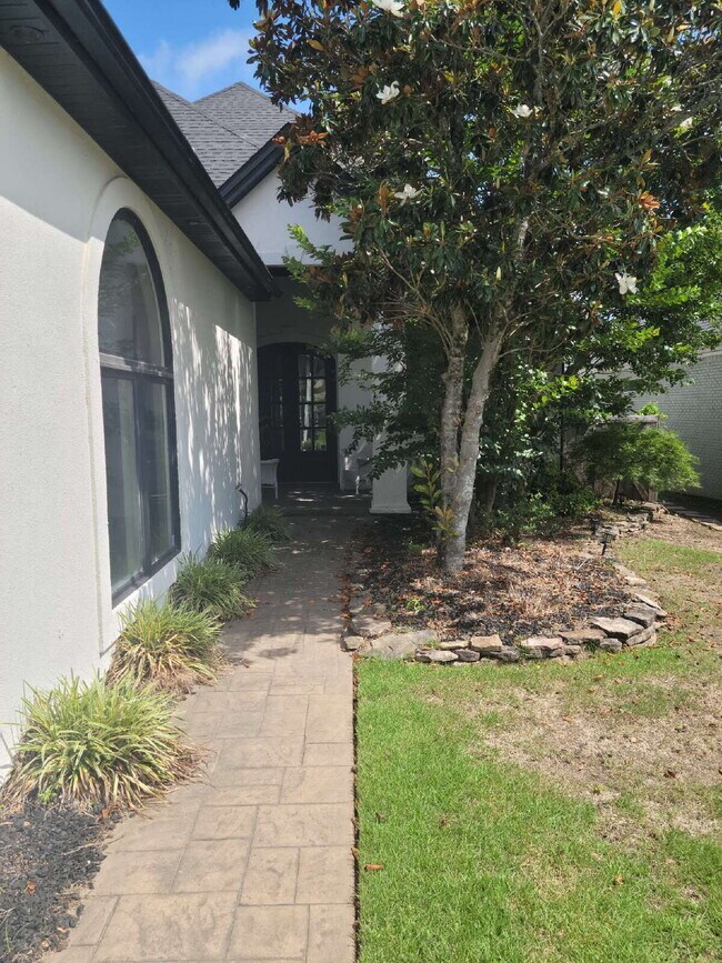 Building Photo - Experience Luxurious Living: Spacious 3-Bedroom Home with Golf Course views on Pebble Beach Drive!