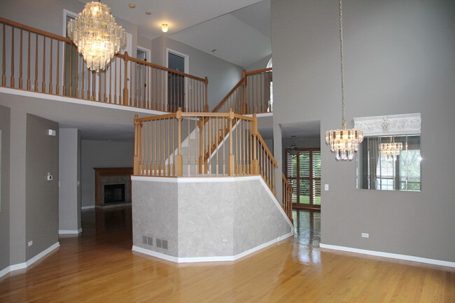 Building Photo - 2723 Whitehall Ln