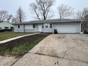 Building Photo - Inviting 3 Bedroom Home with Garage & Storage Space