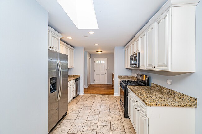 Building Photo - 1767 E Cree Ln