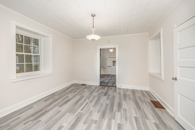 Building Photo - Beautiful updated 3/4 bedroom farmhouse