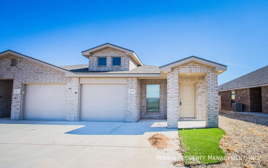 Building Photo - 2139 Kokomo Ave