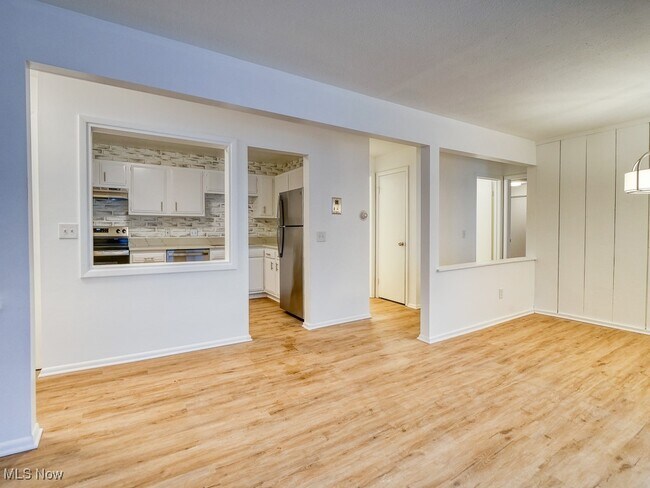 Building Photo - 33803 Electric Blvd