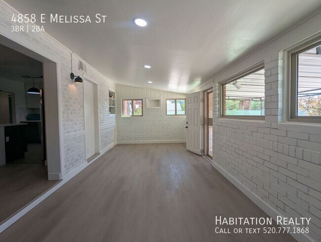Building Photo - 4858 E Melissa St