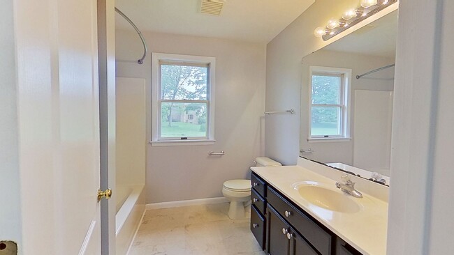 Building Photo - Newly Renovated Townhome in Dallastown