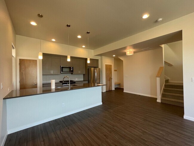 Building Photo - LOVELY 2 BED/2.5 BATH Great location near Boulder!