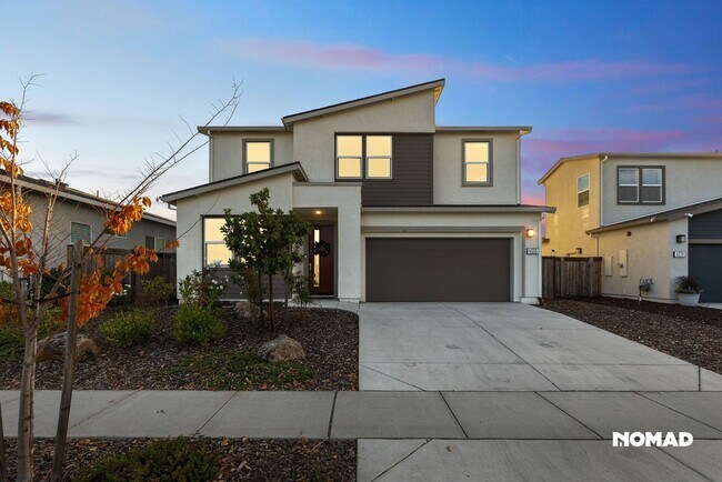 Building Photo - Dive into a Stunning Home in Roseville with Heated Pool - Available Jan 2026!