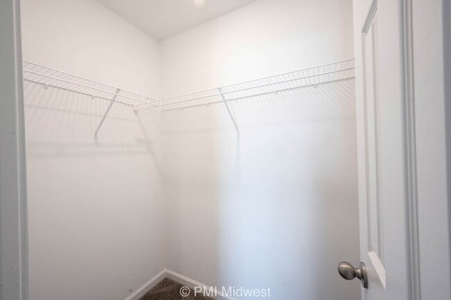 Building Photo - 3975 Fenwick Ln