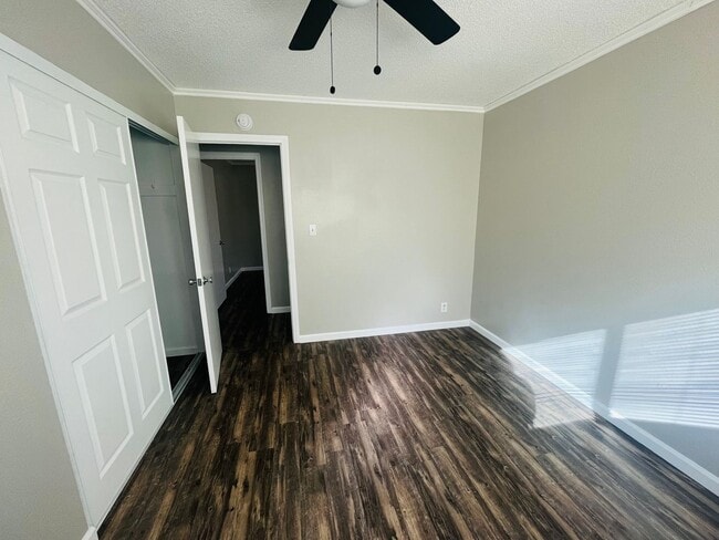 Building Photo - 3 Bedroom 2 Bathroom Home!