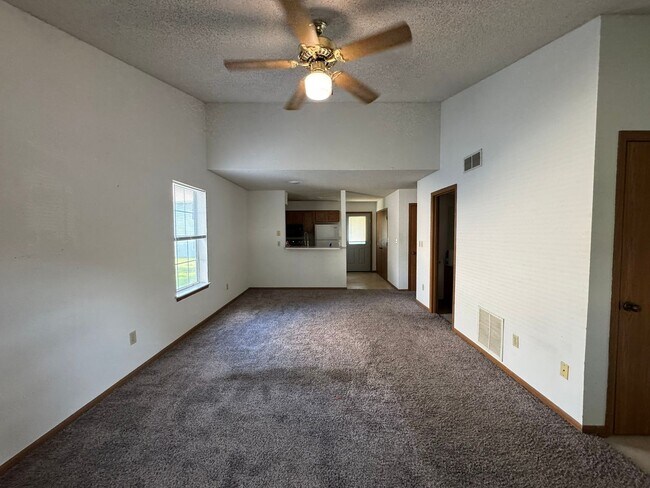 Building Photo - 3570-3572 Prescott Dr