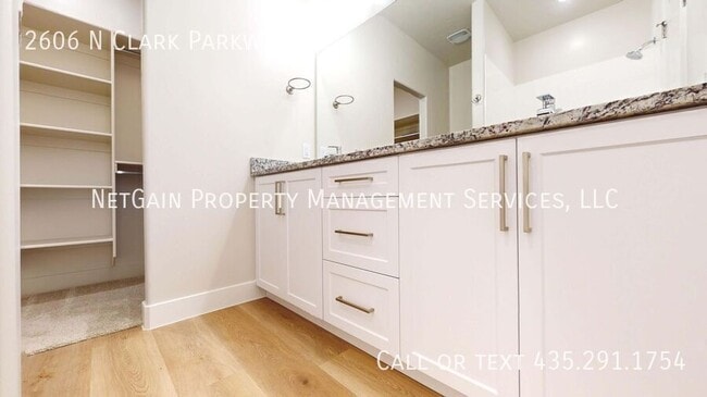 Building Photo - 2606 N Clark Pkwy