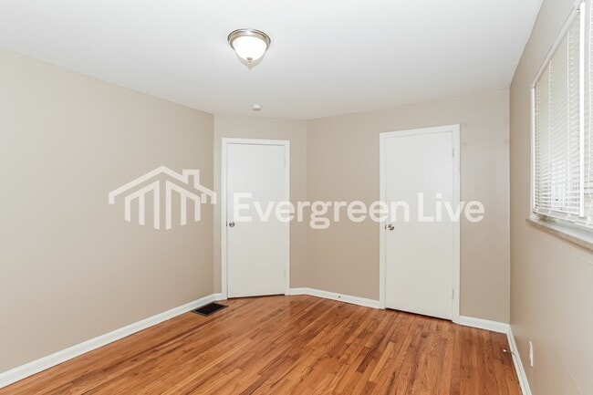 Building Photo - 154 Riddle Rd