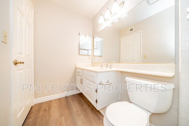 Building Photo - 1229 Hibiscus St