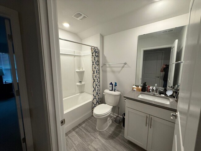 Building Photo - 3 Bedroom Single Family Home in Whitsett