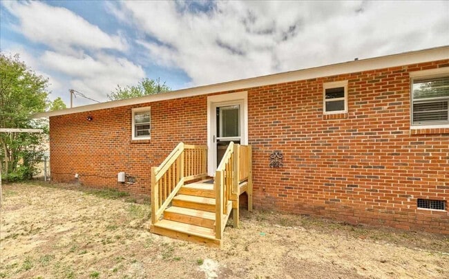 Building Photo - 1007 Greenleaf Rd