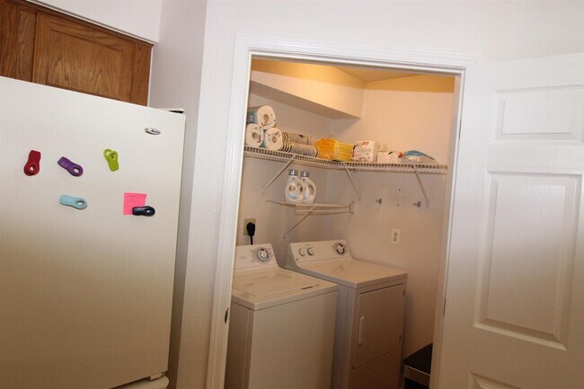 Building Photo - 1396 Heatherwood Ln