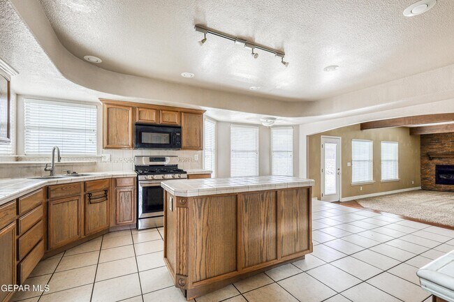 Building Photo - 4733 R L Shoemaker Dr