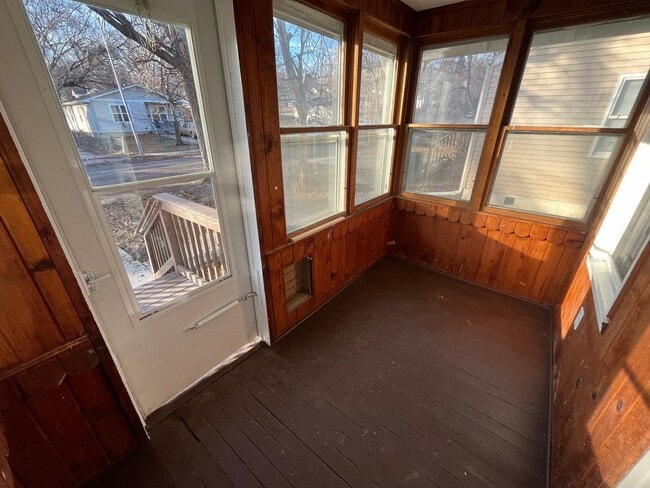 Building Photo - Fully Remodeled House!