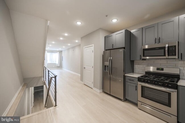 Building Photo - 2428 Jasper St