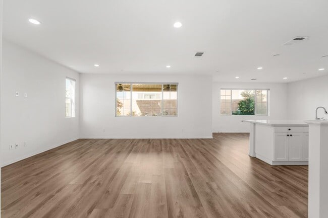 Building Photo - 3915 E Fincastle St