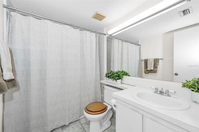 Building Photo - 2687 Pine Ridge Way S