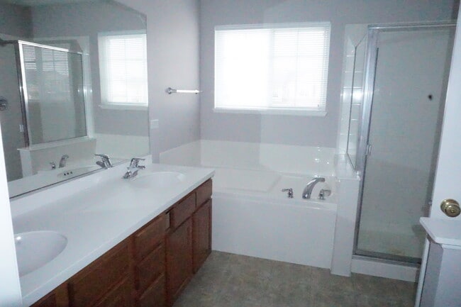 Building Photo - 3740 Pope Ct