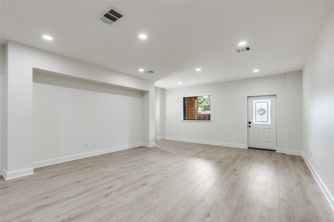 Building Photo - 21711 Barcarole Dr