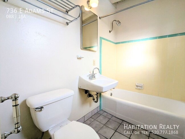 Building Photo - 736 E Adams St