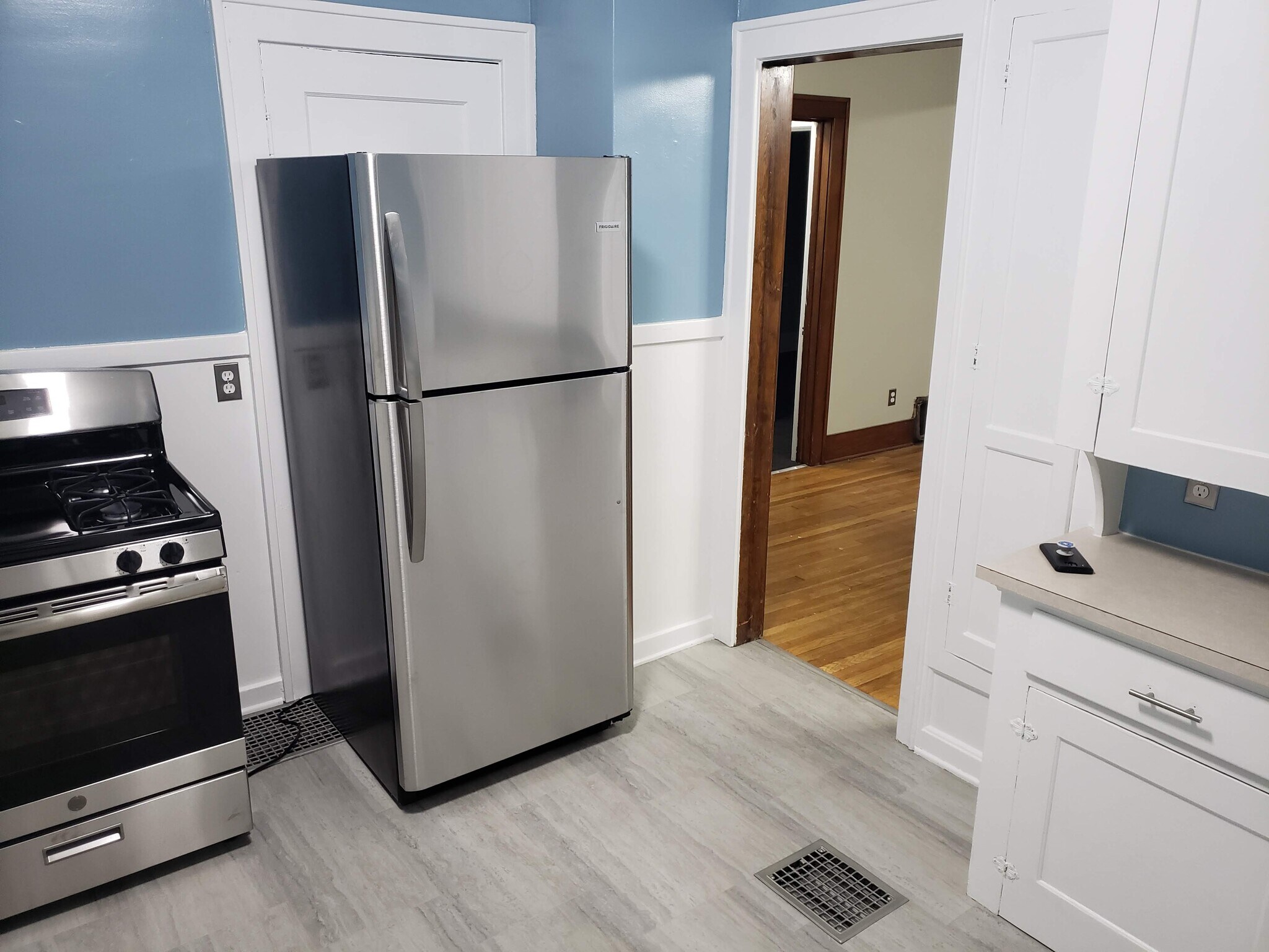 kitchen - 1019 Widdicomb Ave NW