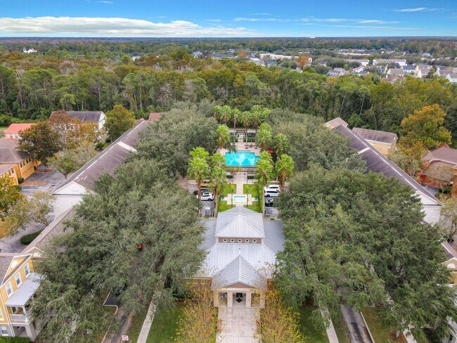 Building Photo - 2 Bedroom 2 Bathroom Townhome is Siena at Celebration with attached 2 Car Garage